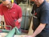 Gérald Huck et Alain Rossier à la scie.