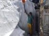 Elliot Albert nous montre la hauteur de neige