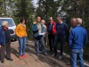 L'ingénieur fait son rapport des travaux aux membres du syndicat.
