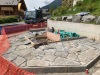 Vue de l'estrade et du socle pour la fontaine.