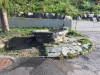 La fontaine avant la rénovation avec son mélèze