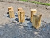 Y compris les piliers en bois.