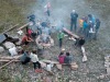 On se retrouve au feu de bois avant la nuit sous tente.