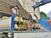Livraison des tavillons après leur traitement en autoclave.