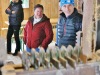 Nicole Tougne et Dario Pernet à cache-cache derrière la scie multiple.