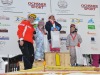 Erika Hess avec le podium jeunes skieurs.