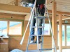 L'entreprise Roblon Electricien met en place les luminaires à l'intérieur...