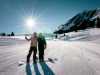 Des snowboarders ravis qui entretiennent aussi la piste.