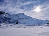 Le lac Retaud et le massif tout de blanc vêtu