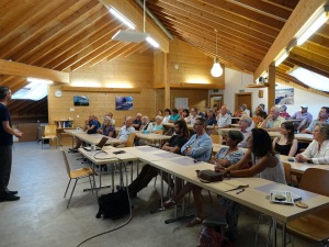 Une salle pleine et attentive