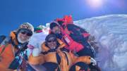 Sommet du Manaslu à 8'163 m. avec Lhakpa Gelu Sherpa et Franz