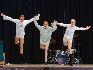 Trois jeunes élèves de l’établissement ont offert une prestation de danse fort appréciée