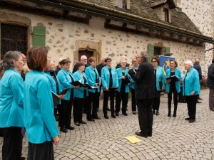 Concert du Choeur mixte l\'Avenir devant le temple de Vers-l\'Eglise