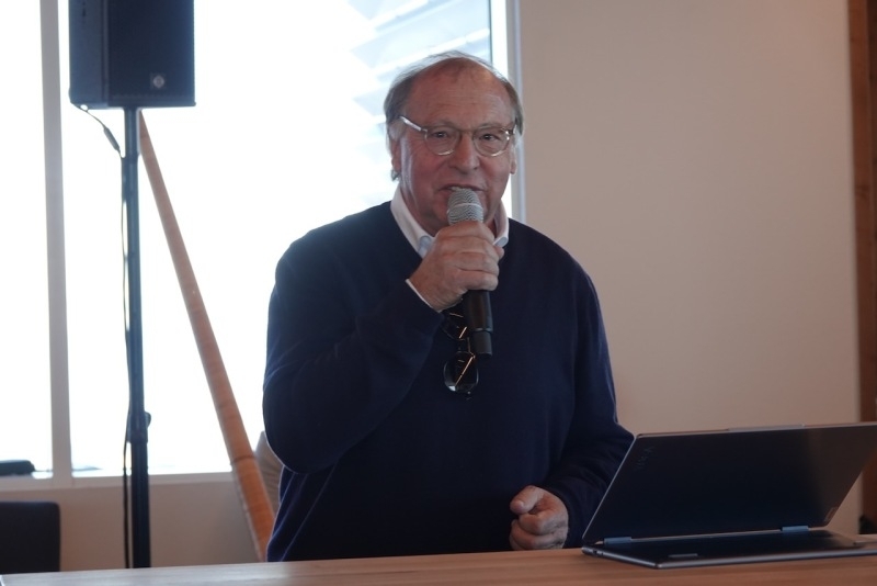 Marcel Bach, en pleine allocution