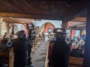 La cérémonie en pleine diffusion directe