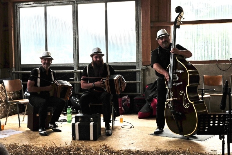 marche-terroir-cergnat-animation-musicale-07
