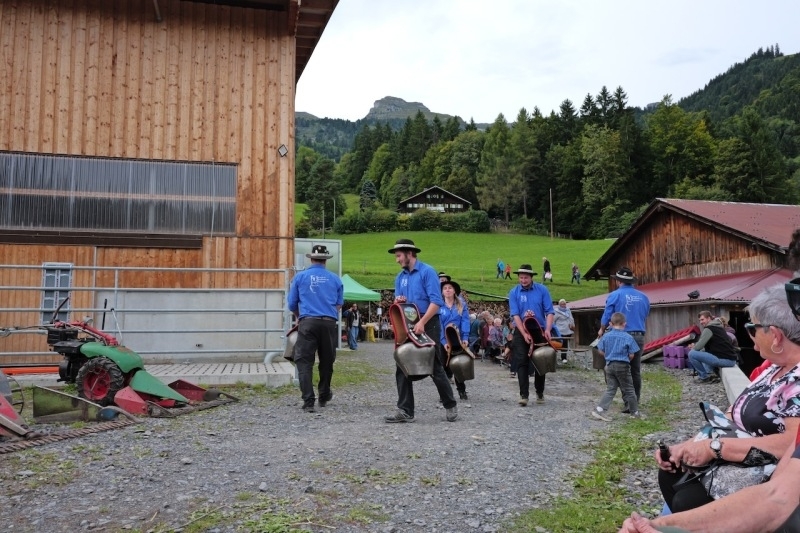 marche-terroir-cergnat-animation-musicale-08