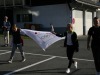Arrivée du drapeau aux Mosses avec Hugo Roure et Chloé Buri.
