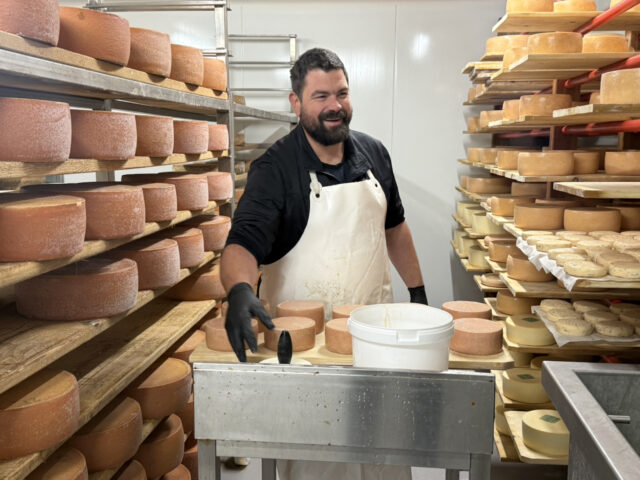 un fromager heureux